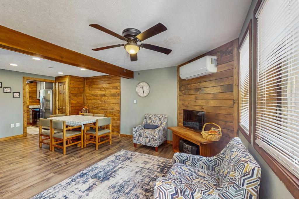 Ski Cove #2 - Image 4