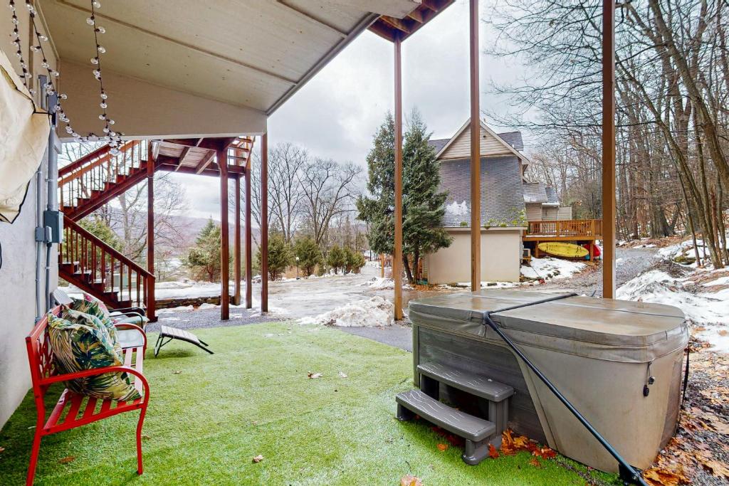 Hot Tub (Jacuzzi) - Photo 2