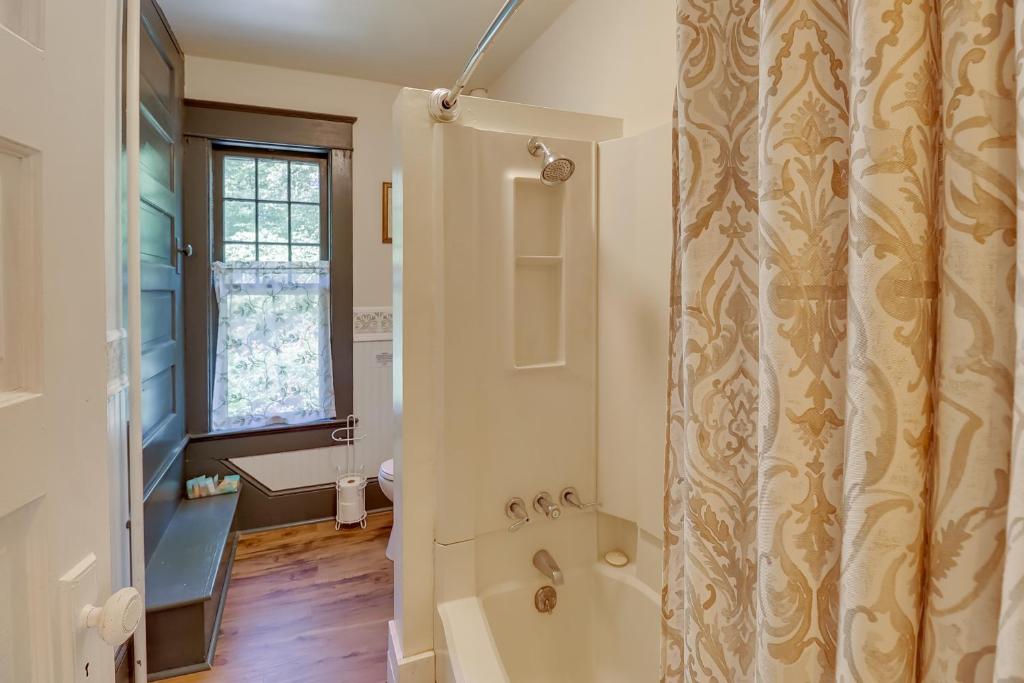 Waterfront Millington Vacation Rental with Hot Tub!