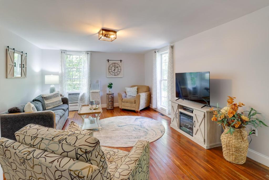 Waterfront Millington Vacation Rental with Hot Tub! - Image 5