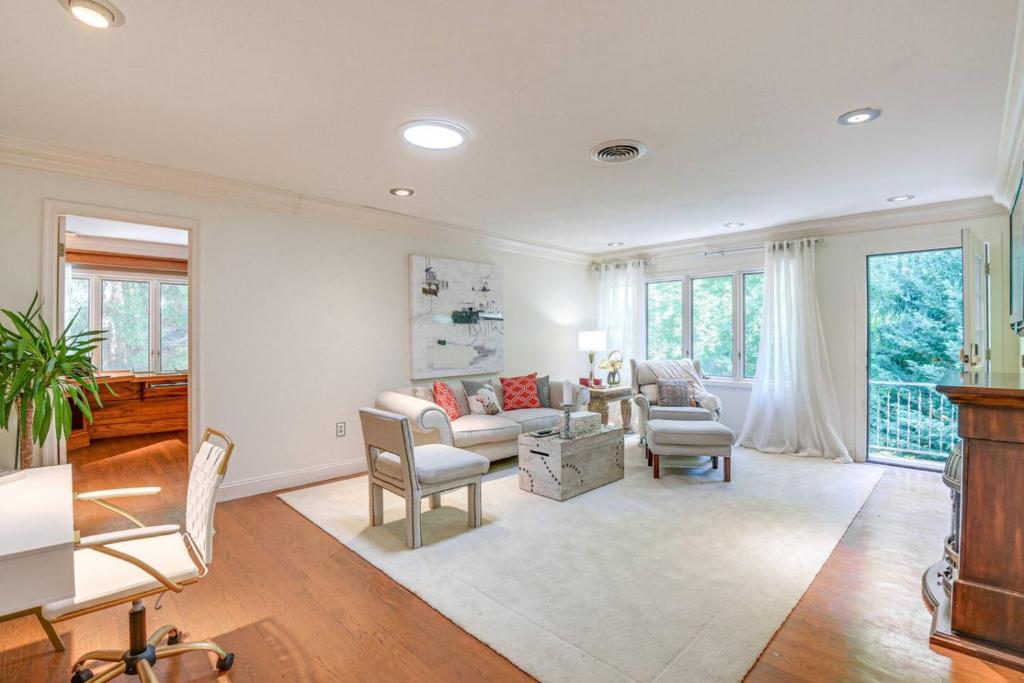 Quiet Getaway with Deck 18 Mi to Downtown Baltimore