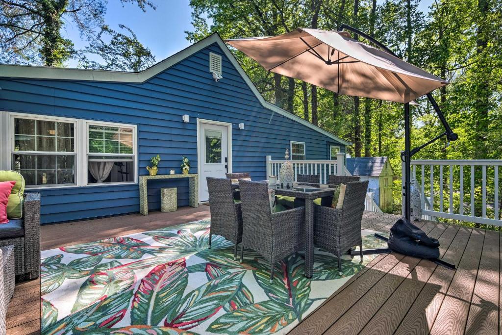 Adorable Beach Cottage with Hot Tub and Tropical Bar! - Image 6