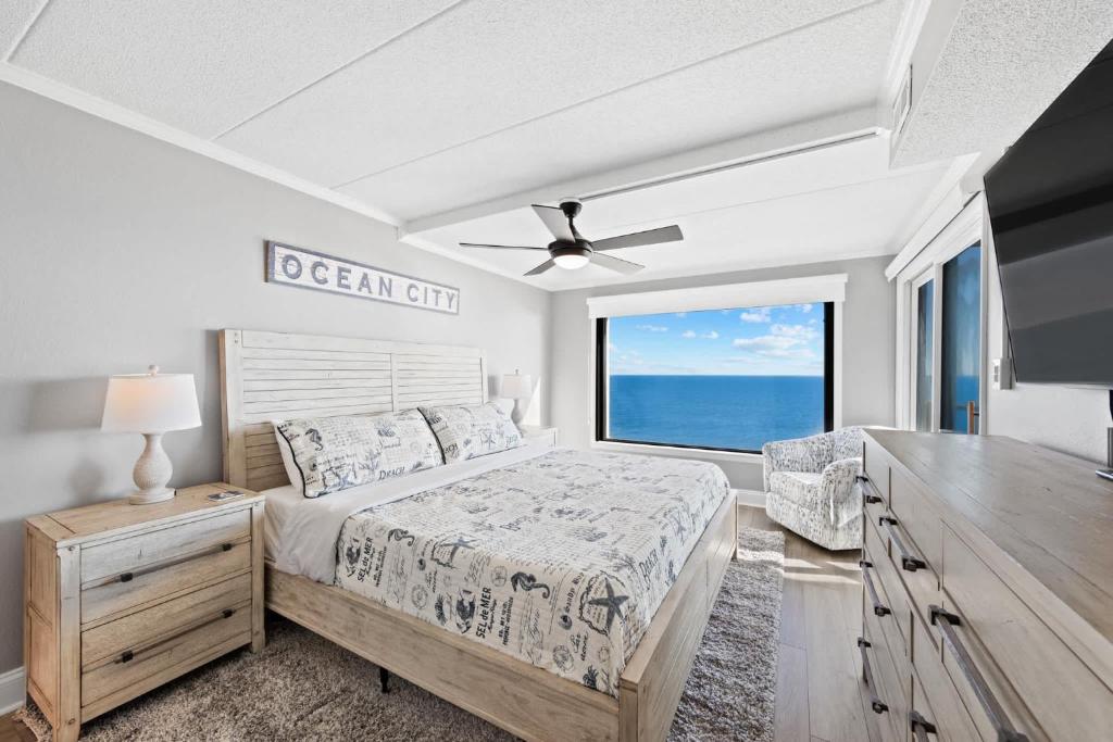 Extraordinary Oceanfront Escape - Private Balcony