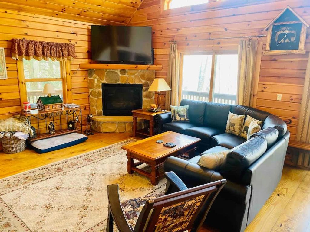 Knotty Dog Lodge- Hot Tub Fire Pit Pet Friendly - Image 7