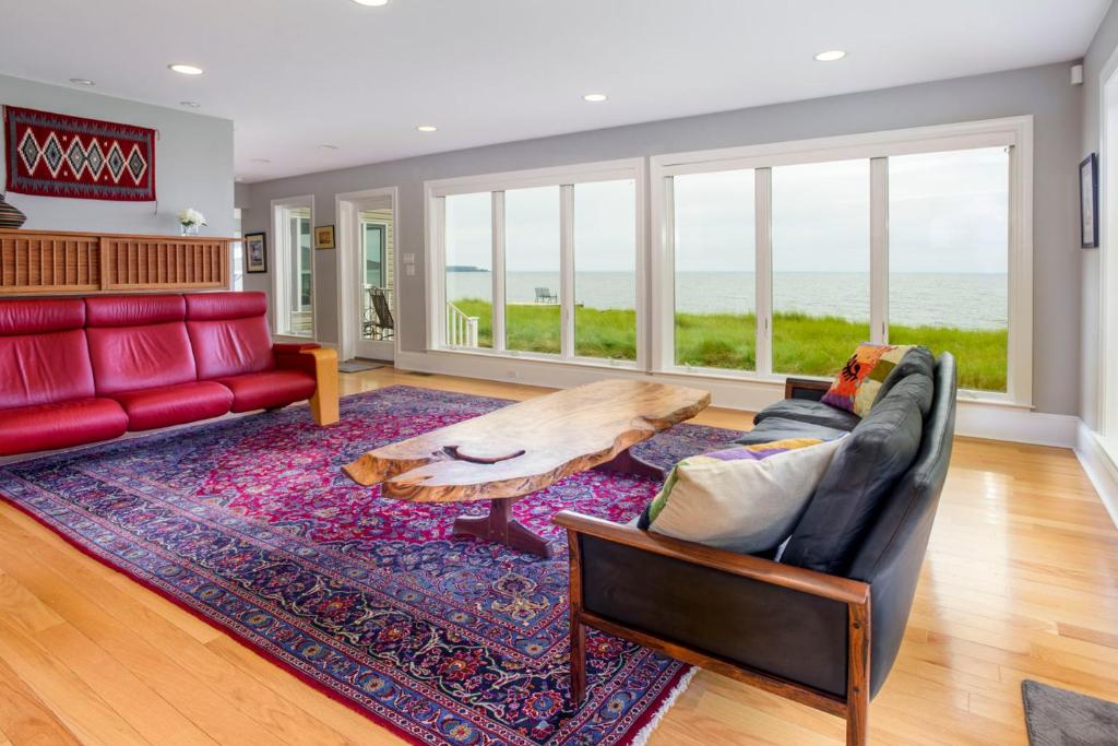 Bayfront Gem with Amazing Water Views and Pond! - Image 6