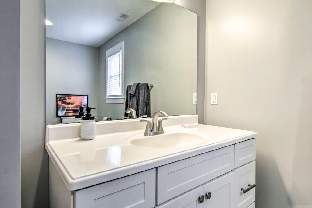 Bayfront Gem with Amazing Water Views and Pond! - Image 7