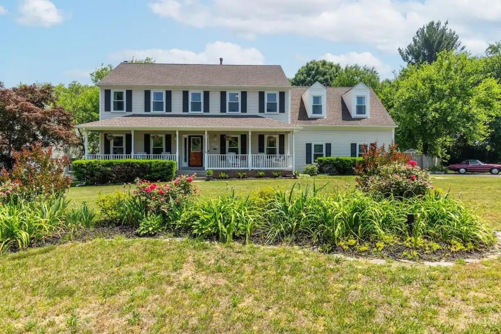 Lrge 5 BR 9 Beds Near DC-Pool, Hot Tub, Gym, Game Rm, Fire Pit - Image 7