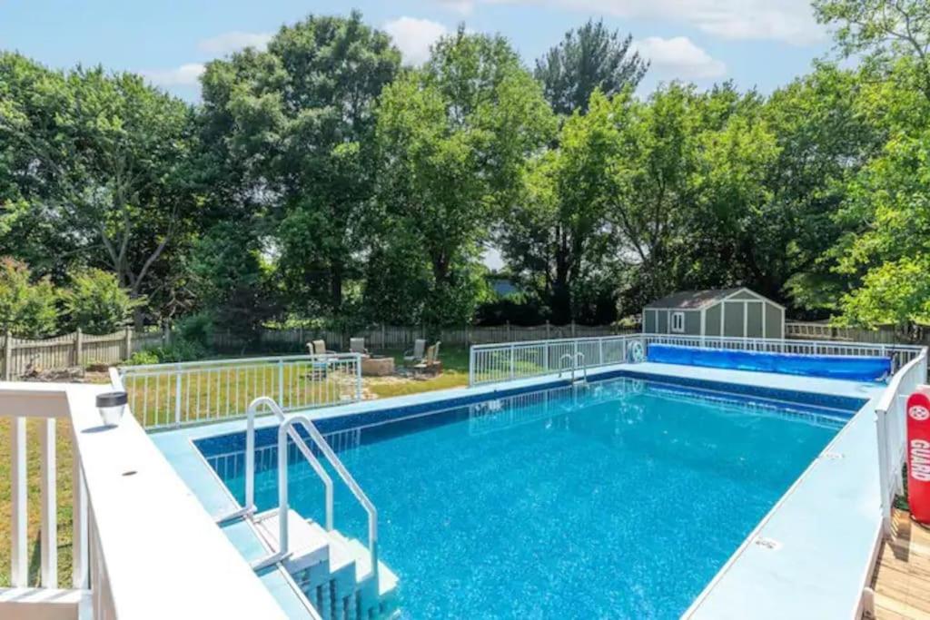 Lrge 5 BR 9 Beds Near DC-Pool, Hot Tub, Gym, Game Rm, Fire Pit - Image 4