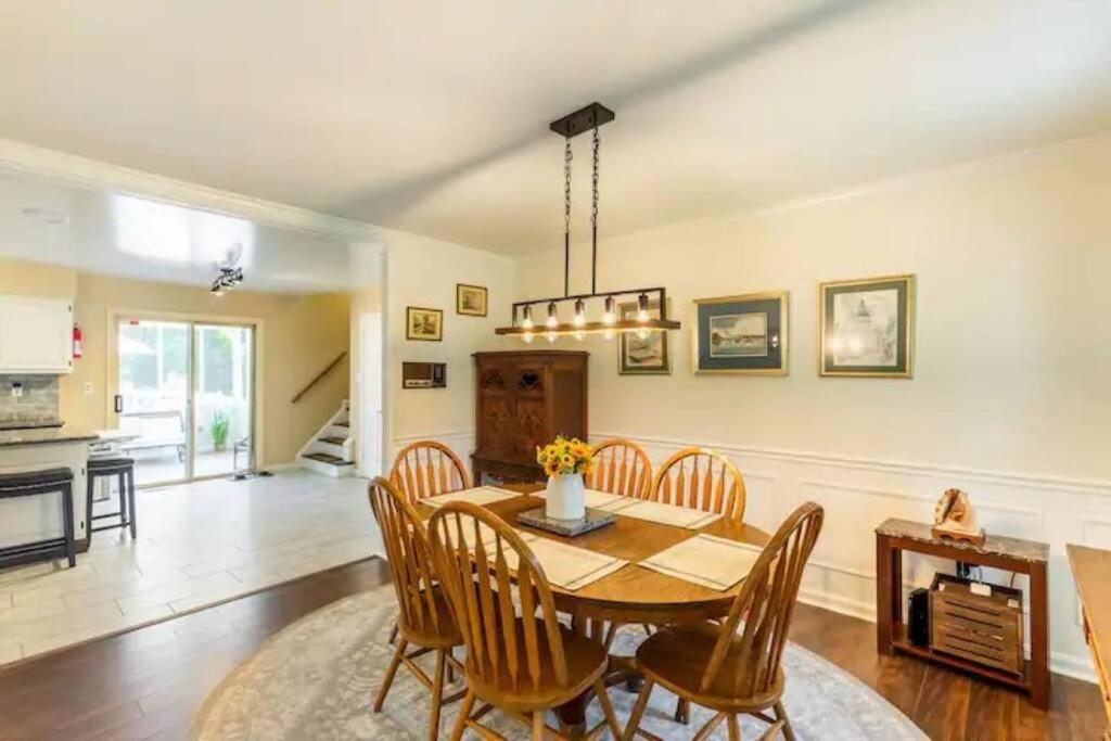 Lrge 5 BR 9 Beds Near DC-Pool, Hot Tub, Gym, Game Rm, Fire Pit - Image 5