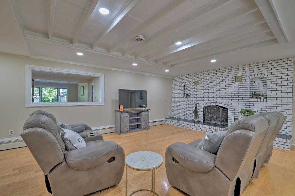 Coastal Edgewater Home with Private Hot Tub! - Image 5