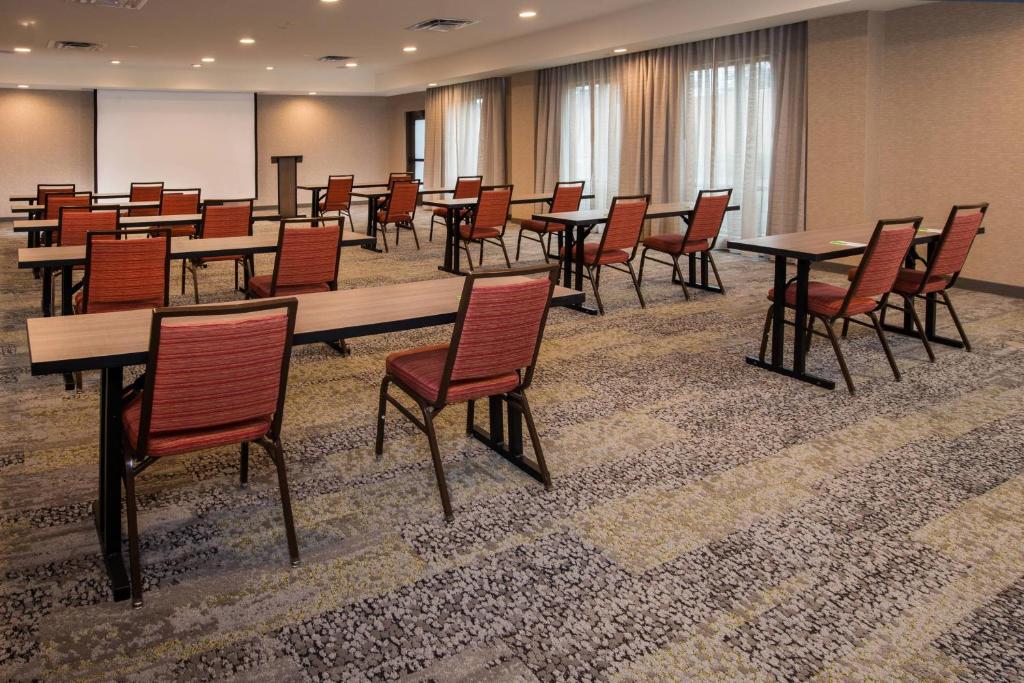 Courtyard by Marriott Hagerstown - Image 8