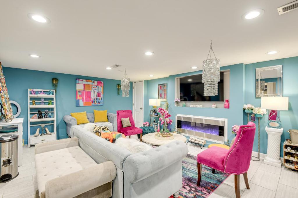 Outdoor Pool and Hot Tub Retreat - 6 Mi to Dtwn! - Image 5