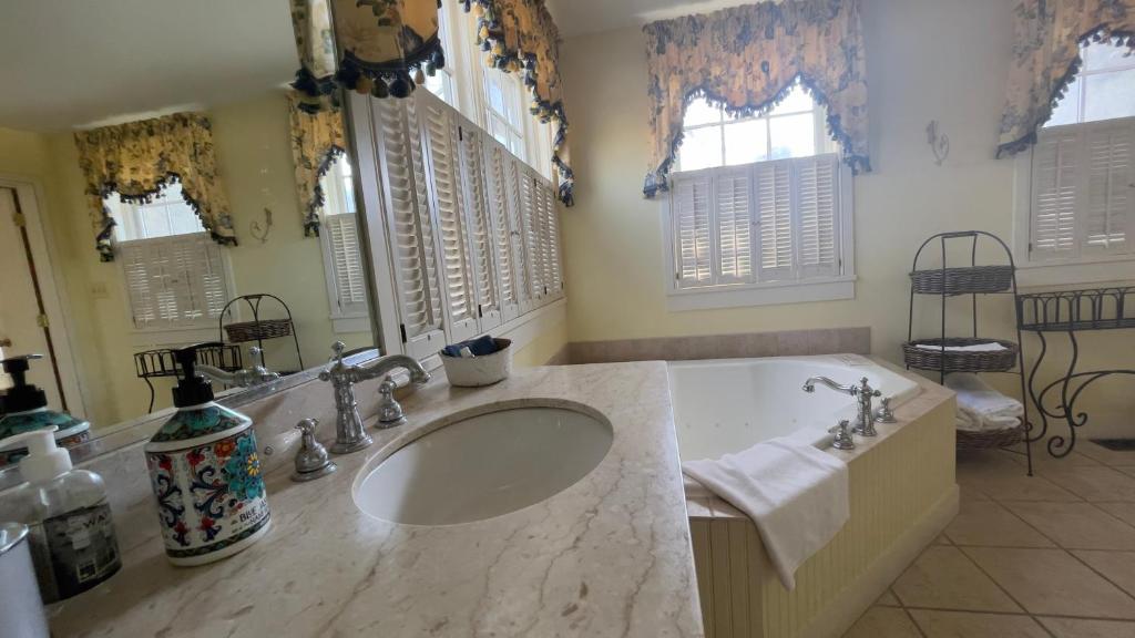 Wayside Inn Bed and Breakfast