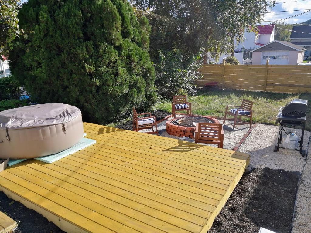 Hot Tub (Jacuzzi) - Photo 3