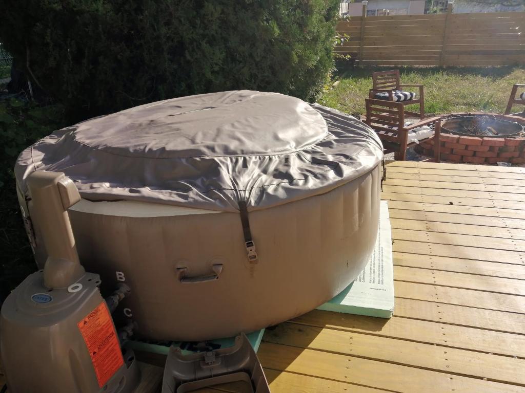 Hot Tub (Jacuzzi) - Photo 4