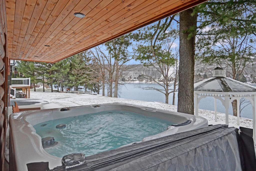 Hot Tub (Jacuzzi) - Photo 7