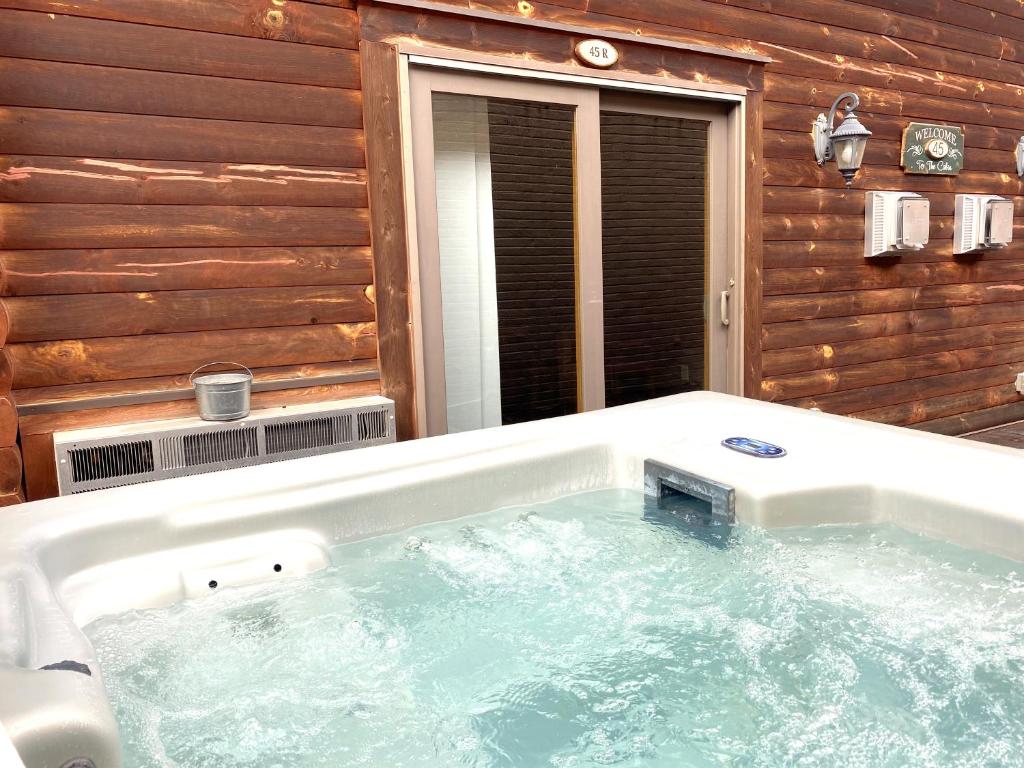 Hot Tub (Jacuzzi) - Photo 5