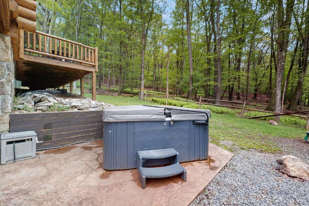 Hot Tub (Jacuzzi) - Photo 2