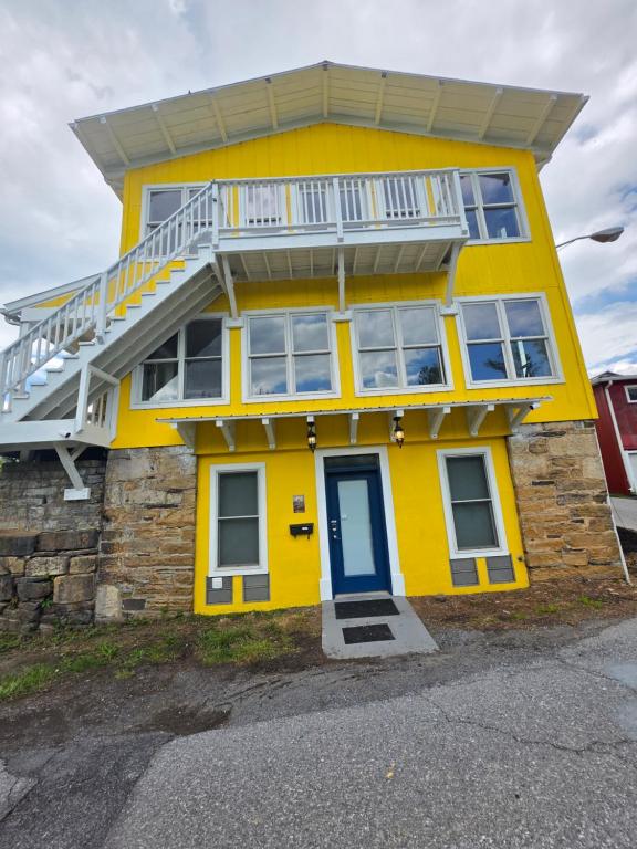 1878 RiverRun B&B - Waterfront, Self-Serve Breakfast, WiFi, Trail and River access - Image 5