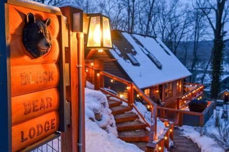 Luxe Lake View 4BR Cabin with Hot Tub Outdoor Fun - Image 6