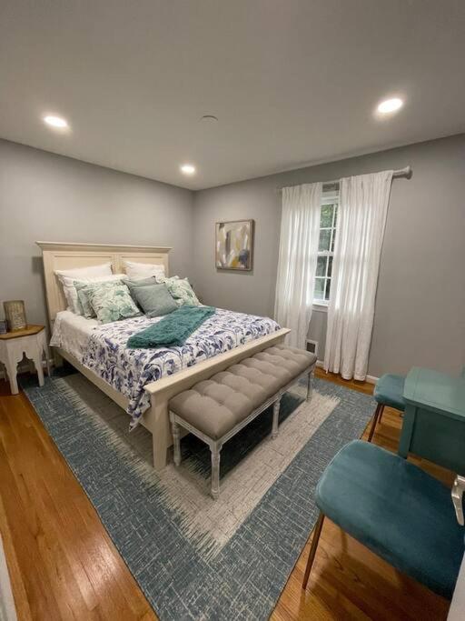 Lux Family Xcape with HotTub Fireplace Deck BBQ - Image 7