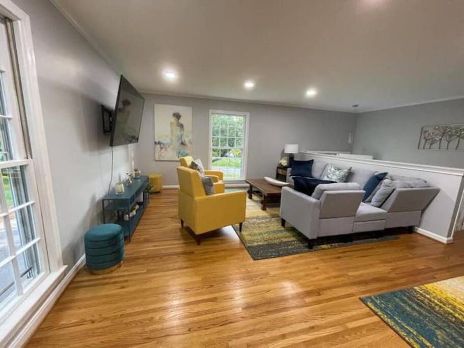 Lux Family Xcape with HotTub Fireplace Deck BBQ - Image 5