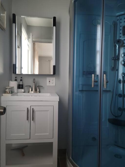 Lux Family Xcape with HotTub Fireplace Deck BBQ - Image 8