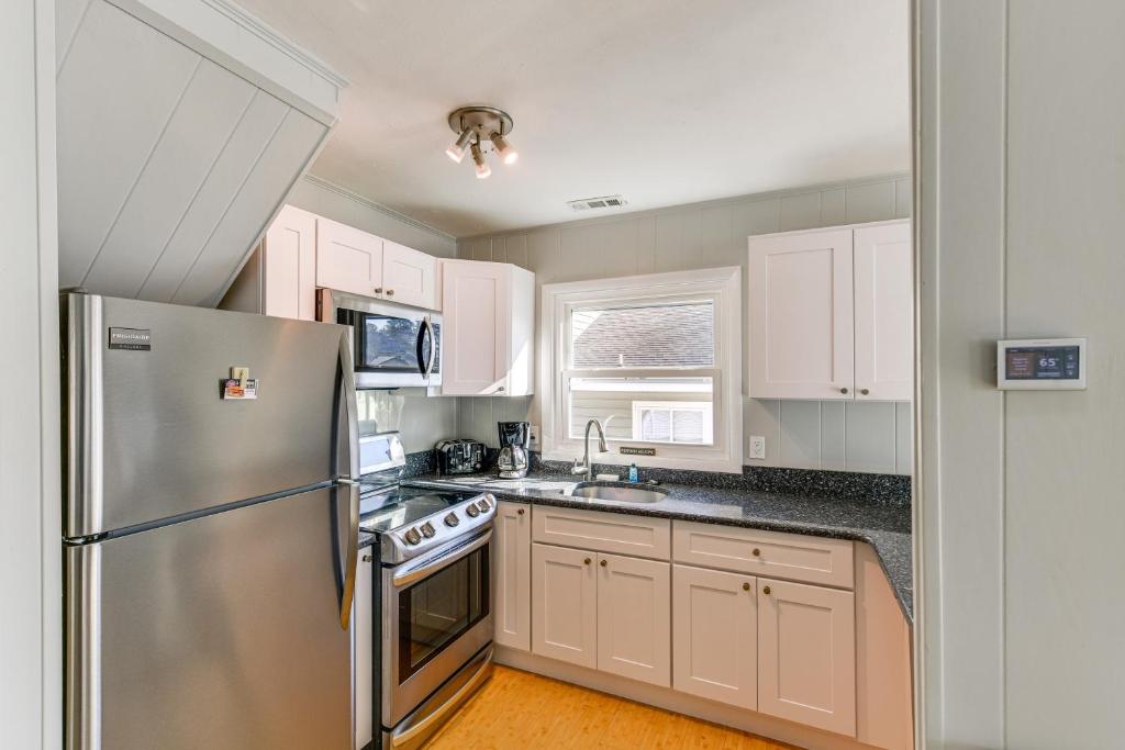 Private Dock, Hot Tub Waterfront Ocean Pines Home - Image 4