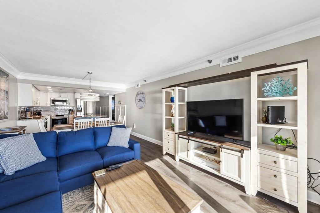 Luxe Oceanfront Escape Private Balcony & Wet Bar - Image 7