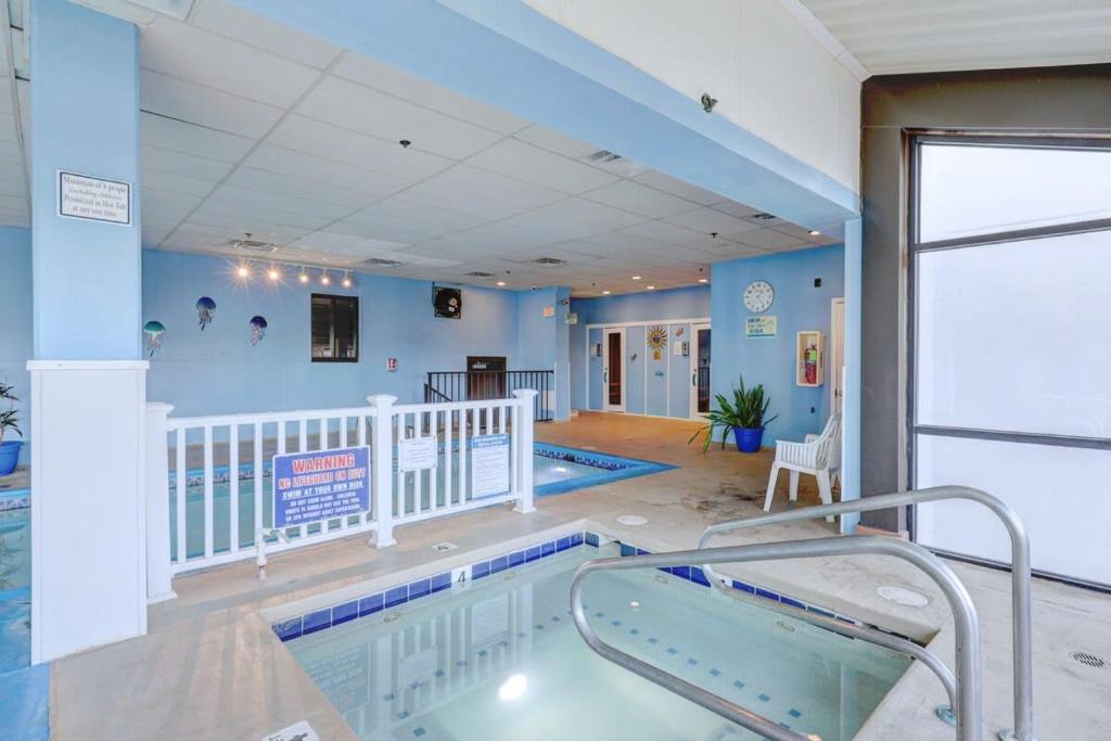 Luxe Oceanfront Escape Private Balcony & Wet Bar