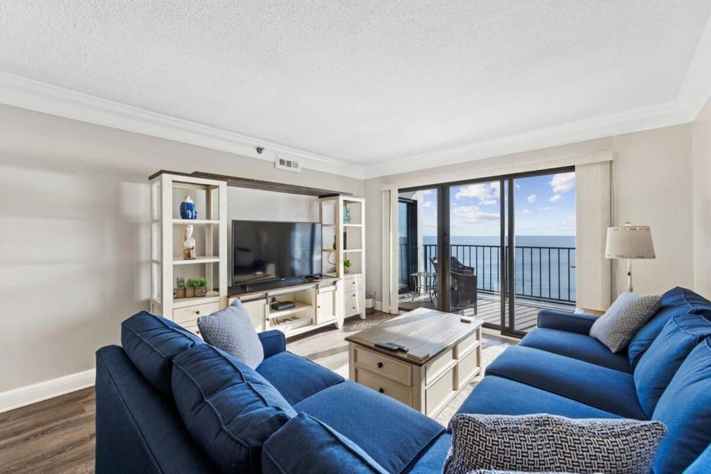 Luxe Oceanfront Escape Private Balcony & Wet Bar - Image 6