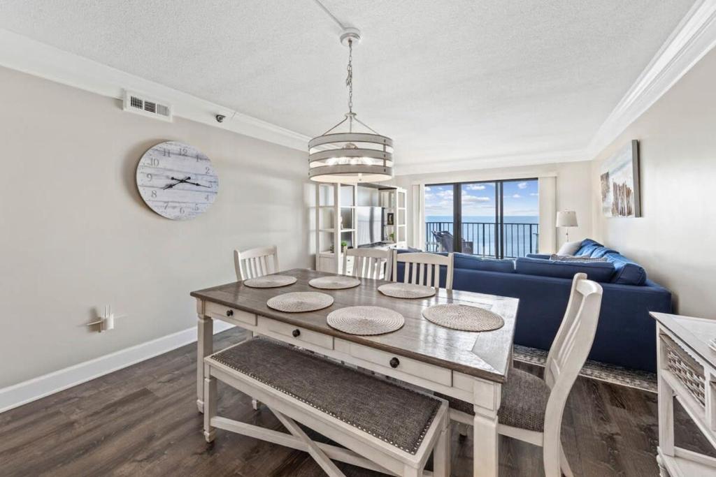 Luxe Oceanfront Escape Private Balcony & Wet Bar - Image 8