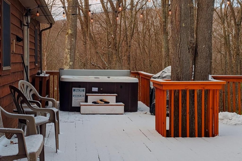 Hot Tub (Jacuzzi) - Photo 2