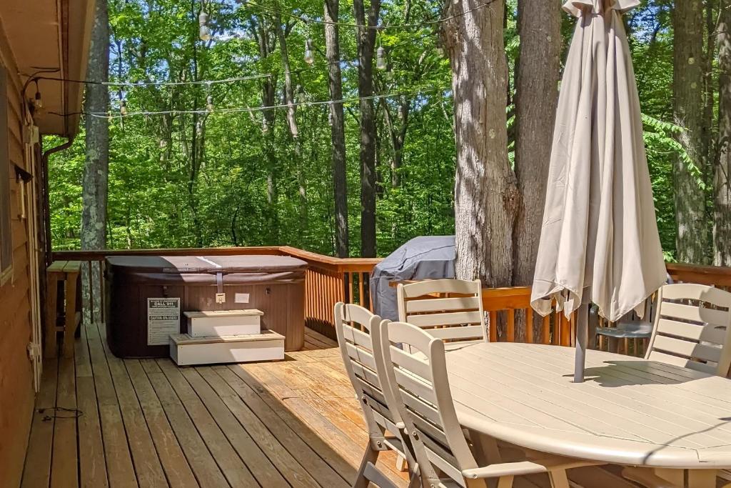 Hot Tub (Jacuzzi) - Photo 5