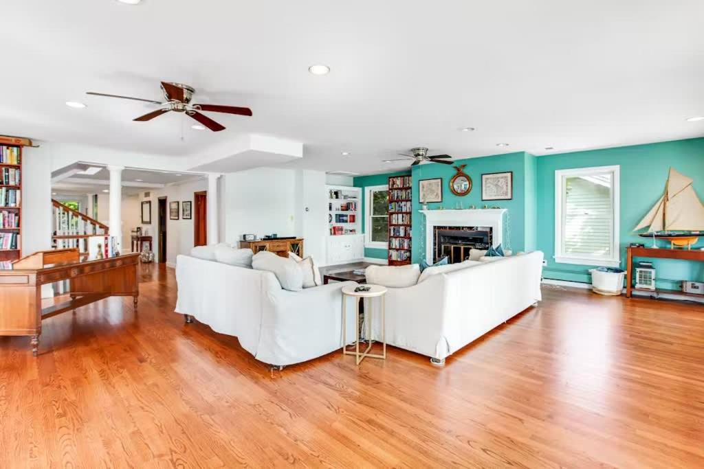 Oasis by the Bay - Waterfront Heated Pool Hot Tub - Image 7