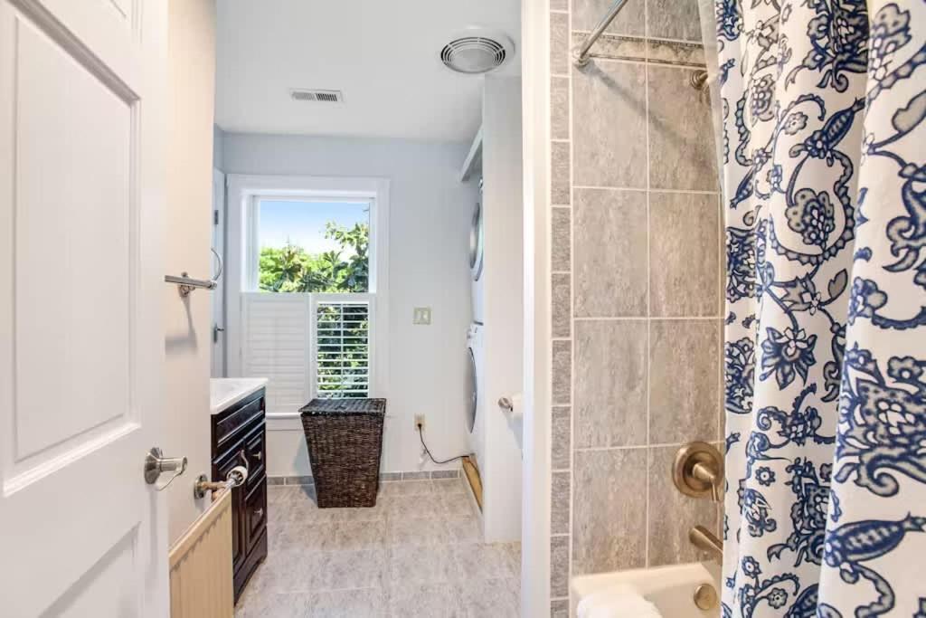 Hot Tub (Jacuzzi) - Photo 2