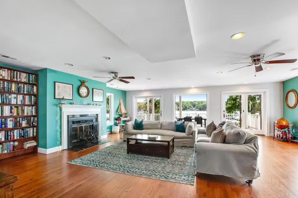 Oasis by the Bay - Waterfront Heated Pool Hot Tub - Image 5