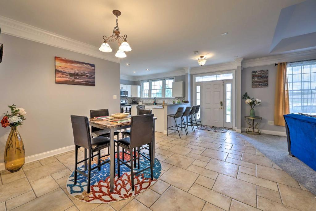 Dayton House with Private Hot Tub, Patio, Grill - Image 4