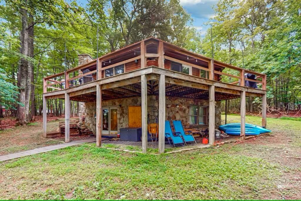 Federal Workers Save Cozy Log Cabin Near Lake - Image 6