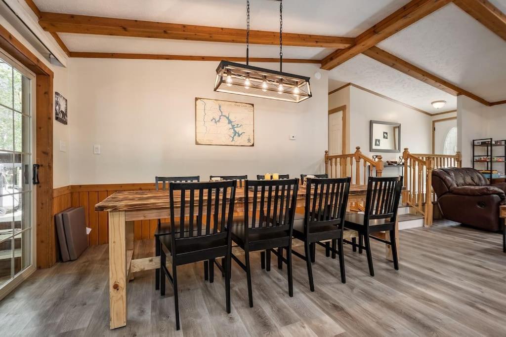 *Entire House • Sleeps 9 • Hot tub • Pets Welcome* - Image 8