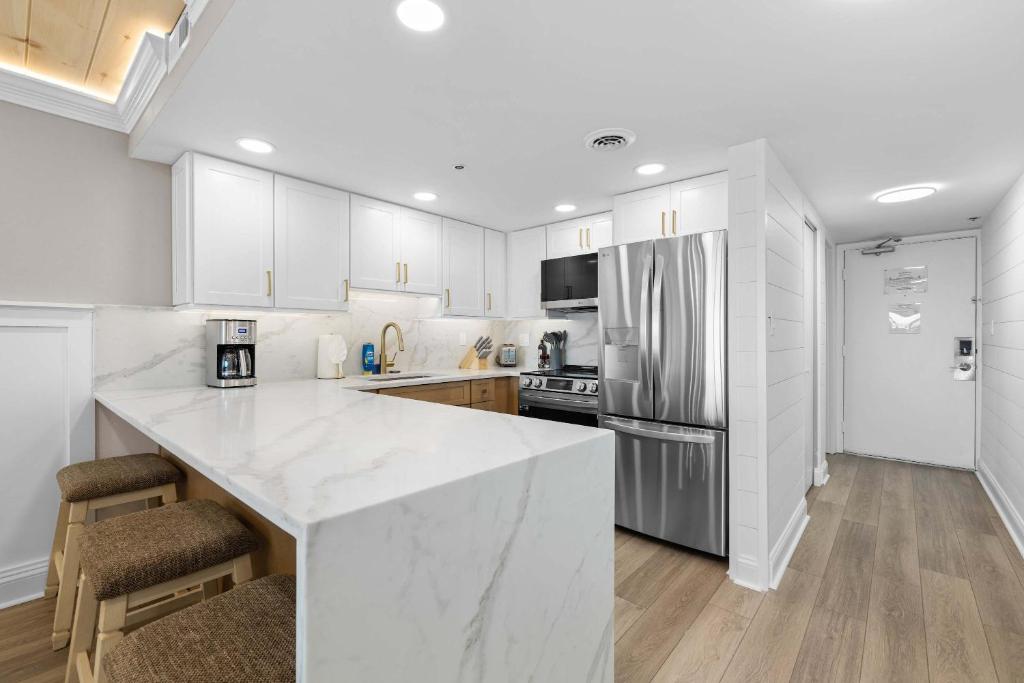 Spectacular Oceanfront Escape - Unit 704 - Image 4