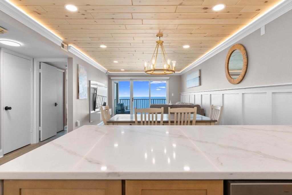 Spectacular Oceanfront Escape - Unit 704