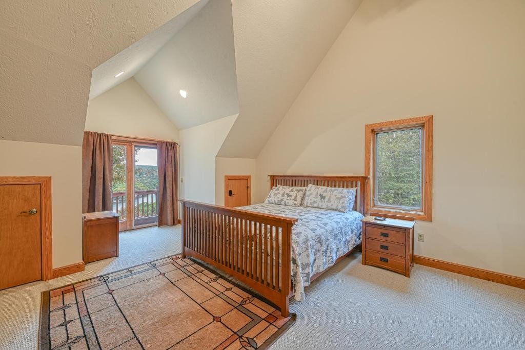 Spacious Panoramic Deep Creek Lodge - Image 6