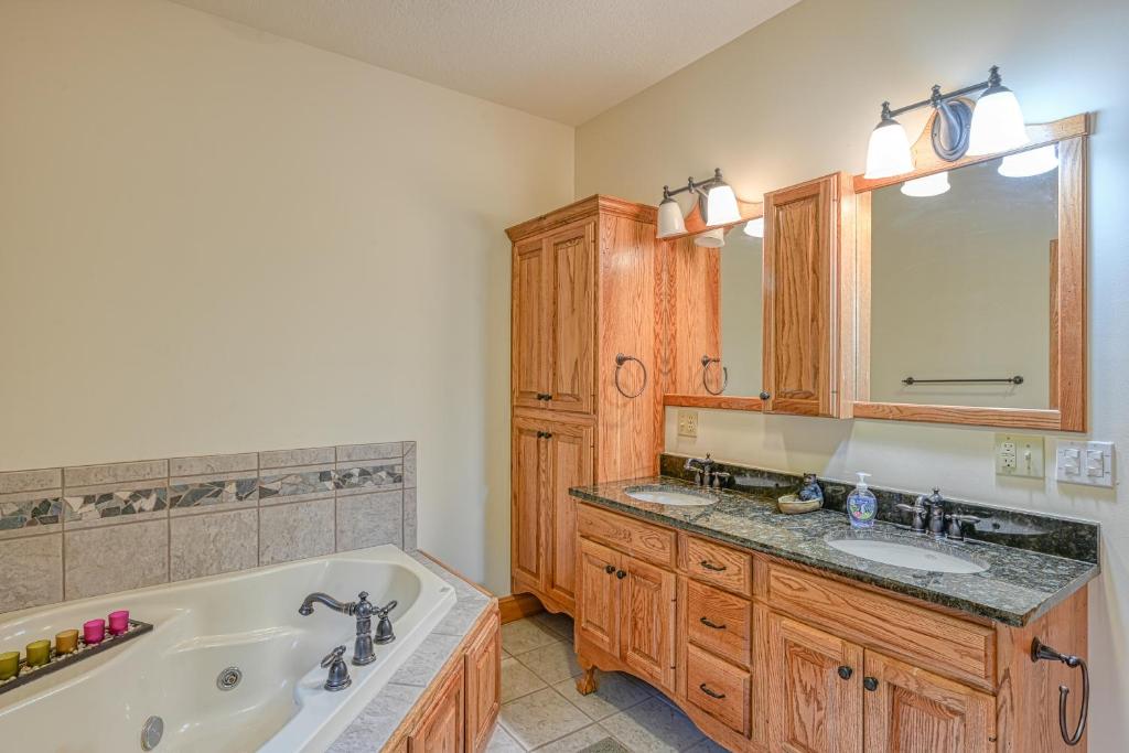 Hot Tub (Jacuzzi) - Photo 5