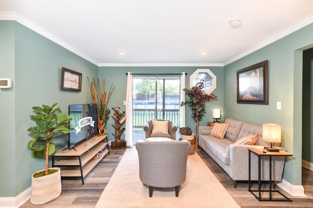 Off The Beaten Path Rancher! Beautifully Made - Image 5