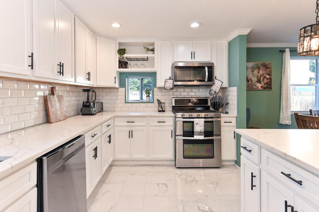 Off The Beaten Path Rancher! Beautifully Made - Image 8