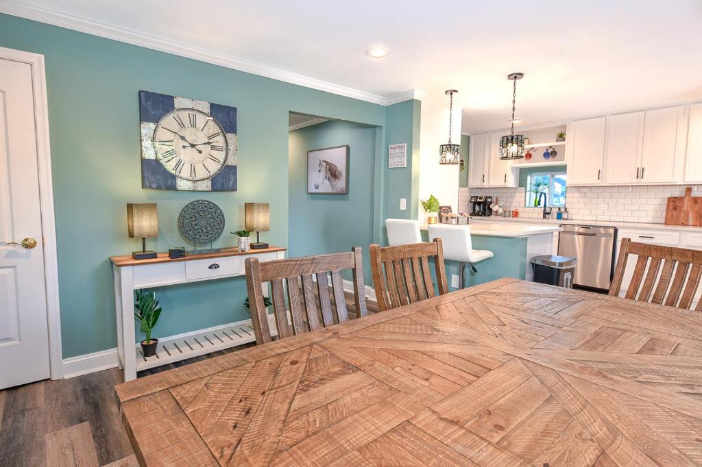 Off The Beaten Path Rancher! Beautifully Made