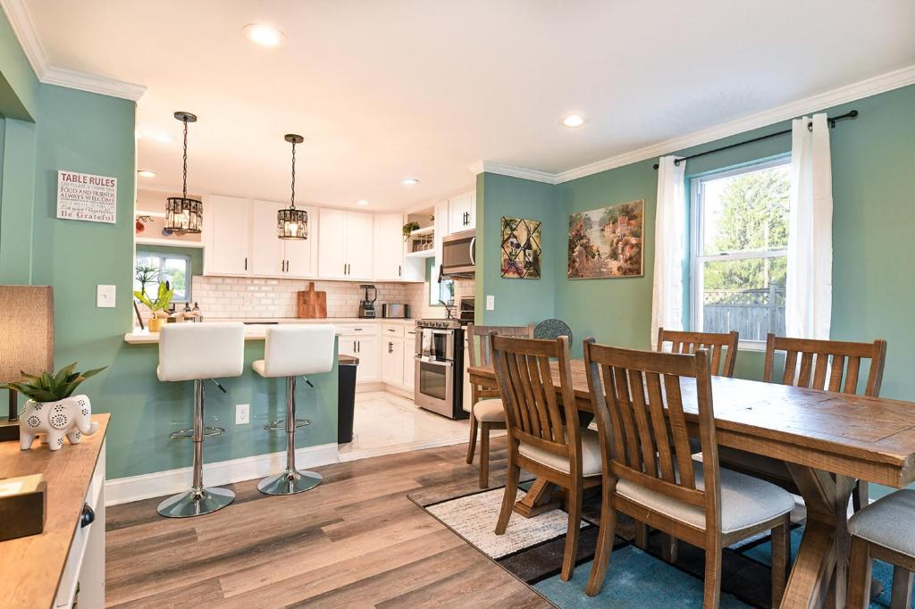 Off The Beaten Path Rancher! Beautifully Made - Image 4