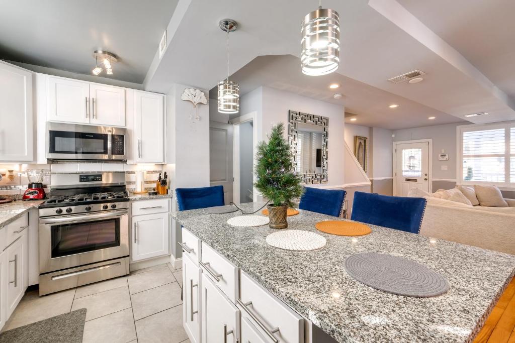 Hot Tub and Rooftop Game Room Unique Home in DC - Image 4