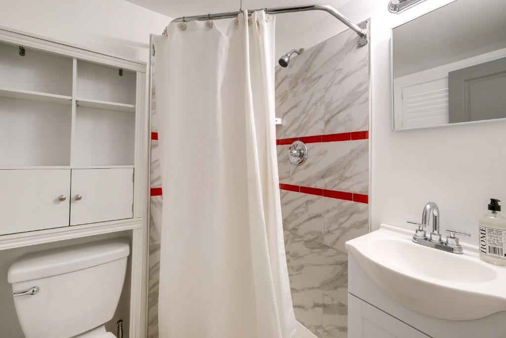 Hot Tub and Rooftop Game Room Unique Home in DC - Image 8